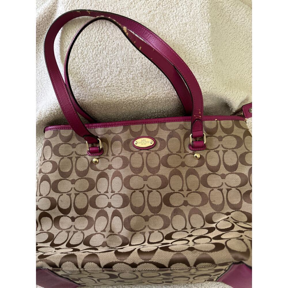 Coach 12cm Signature Zip Top “City Tote”.